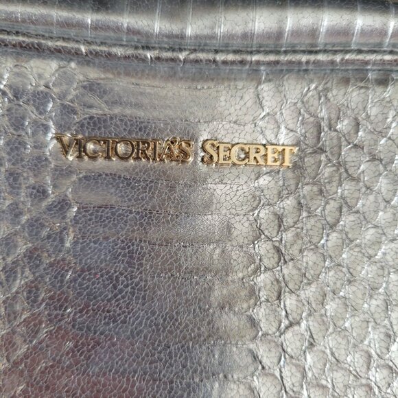 Victorias Secret Silver Faux Snakeskin Crossbody Bag With Gold Chain & Zipper - Picture 4 of 11